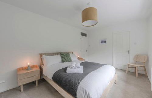 Heathercroft House-Modern 3 bedroom house with stunning views - Photo 9