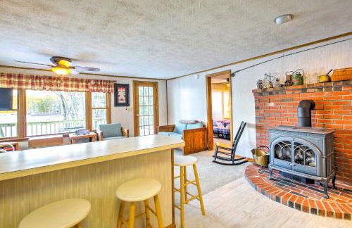 Scenic Lyman Home on Swan Pond with Wraparound Deck! - Foto 8