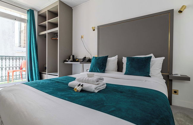 Hotel Avaton - Deluxe Bedroom With Private Balcony - Photo 3