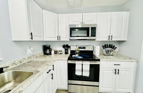 Game Night Ready Lakeland Stay Near Colleges - Foto 21