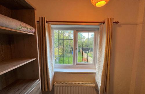 3 Bed House in Cheam, London with Garden, Parking and Playground - Photo 19