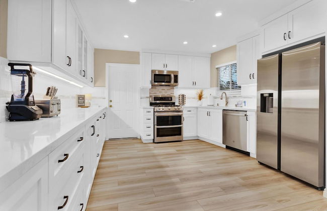 Designer Coastal Paradise w Pool - Steps to Beach - Photo 20