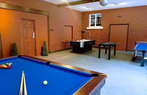 The West Wing at Eriviat Hall Hot Tub - Photo 39