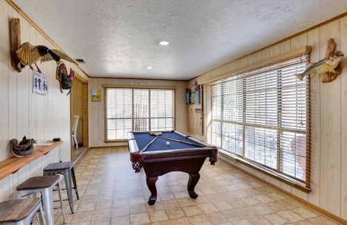 Hot Tub, Lake Access! Anglers Escape in Hemphill - Foto 9