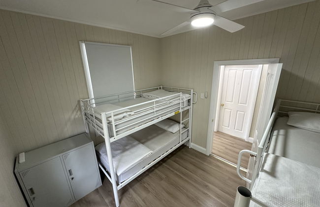 Charming 3 bedroom Cottage - Photo 3