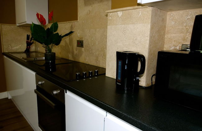 Ultra Deluxe Versace Apartment Near Sheffield - Photo 3