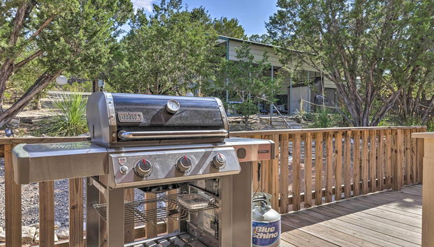 Canyon Lake Retreat w/ Hot Tub, Fire Pit & Grill - Photo 2, Interior