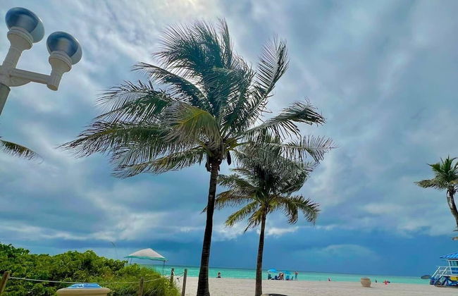 Modern 2-bedroom Retreat Near Beach Airport - Foto 14