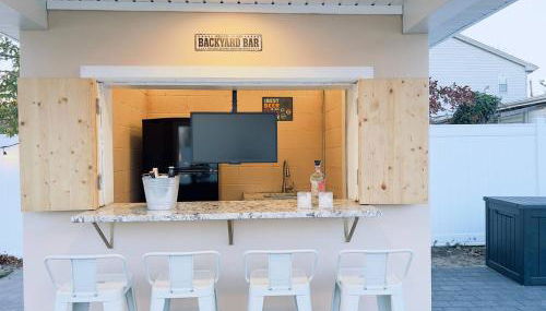 3BR Beach House | Fire Pit & Bar | Steps to Beach - Foto 5