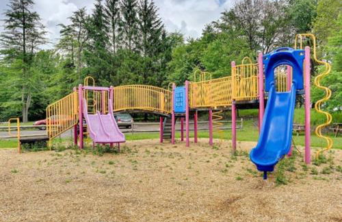 3 BR 2 BA Modern home with private hot tub, fire pit and lake view, Dogs ok! - Foto 36