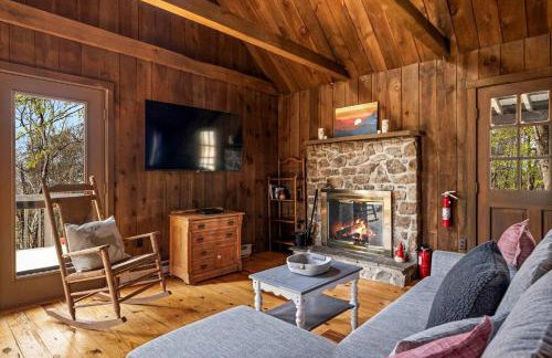 Vibrant Woodland Cabin Sanctuary near Great Cacapon River in West Virginia - Foto 2