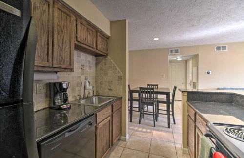 Game Day Retreat Pool Access, 2 Mi to Texas A and M - Foto 9