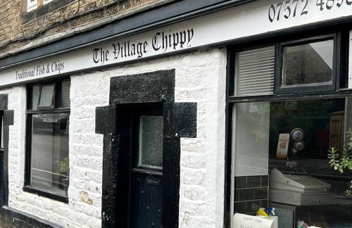 Old Betting Shop for 3 & Furry Friend - Photo 32