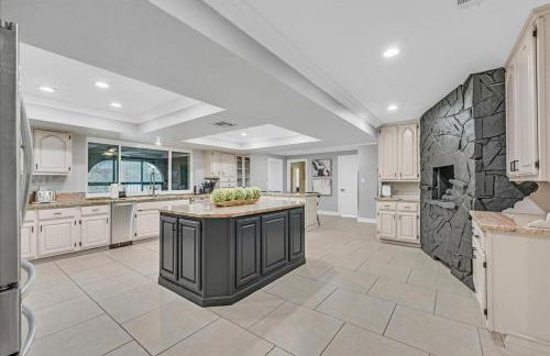 Luxury 5BR Retreat Pool Hot Tub Gym 7000sqf - Foto 9