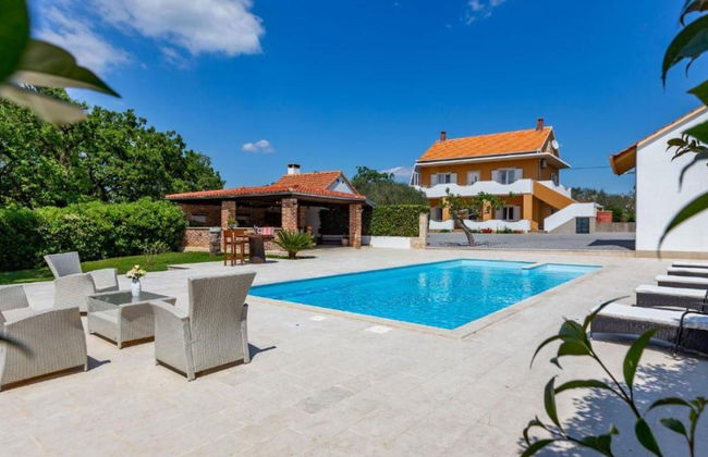 Peaceful Murvica Villa Pool, Garden, and Modern Comfort - Photo 19