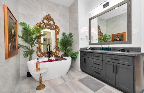 Houston's Downtown Bloom House - Spacious Floral Escape for Groups - Foto 43