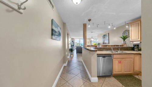 Destin on the Gulf 205 - Updated Gulf Front Property with Free Beach Service - Foto 2