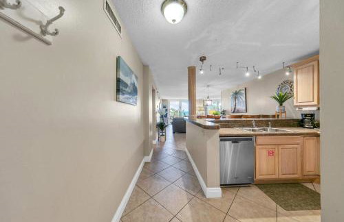 Destin on the Gulf 205 - Updated Gulf Front Property with Free Beach Service - Foto 2