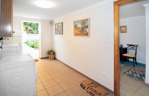 Beautiful Apartment In Oliva With Wifi - Photo 13