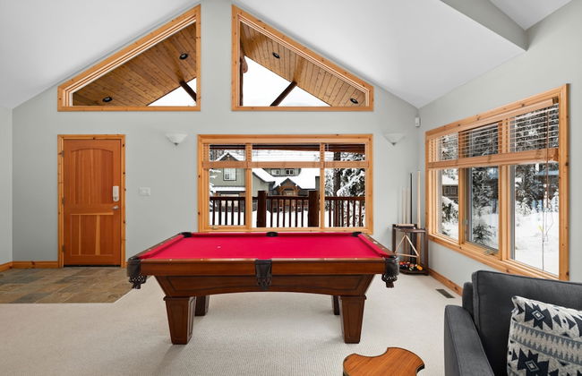 MODERN 4,500 sqft Ski Chalet: 5 Br + 6 Ba | Pool Table | Pool + PRIVATE Hot Tub - Photo 58