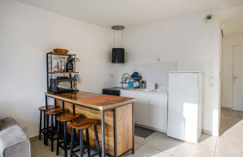 T2 lumineux avec balcon - 4 pers, métro et PartDieu - Foto 4