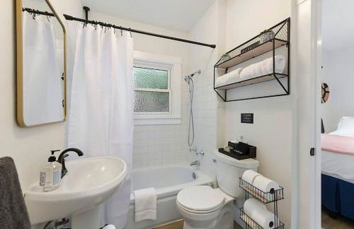 East Sac Getaway, Walking Distance to Hospitals - Photo 30