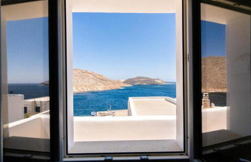 PANORMOS ART Beachfront Suites - Photo 8