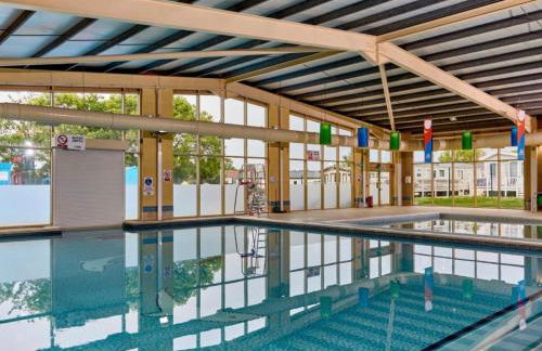 3 Bedroom Caravan - Sleeps 8 - Parking, Wifi, Pool - Foto 12