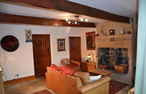 2 Bed Cottage - Sleeps 4 - Pets - Parking - Photo 4