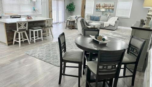 Rustic Chic in Charming Center Grove w Fenced Yard - Foto 4