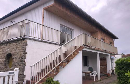 LE SUN TRAP -T2 calme au RDC à 2 pas de la plage avec vue sur jardin - Quiet and well located apartment - Photo 8