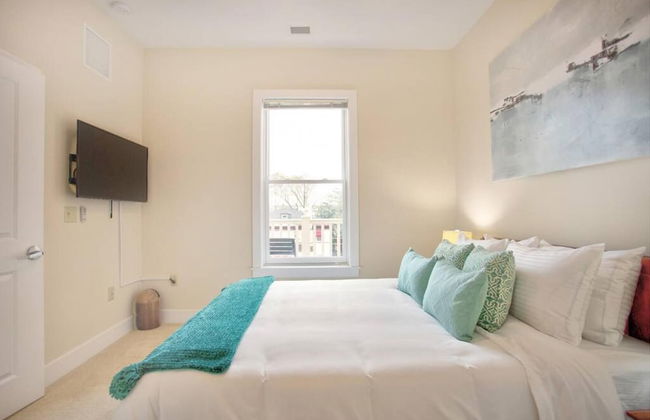 Walk Score 91 Balcony Near King ST - Photo 18