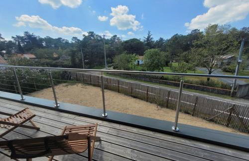 Maison Moderne en Bordure de Forêt, Idéale pour 8/10 Pers, à 2km de la Plage avec WiFi et Terrasse - FR-1-777-6 - Foto 5