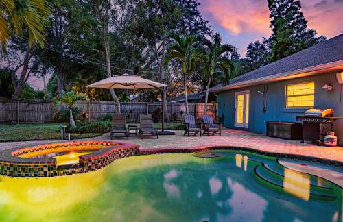 Nautical Escape! Private pool home with a tropical backyard oasis! - Foto 23
