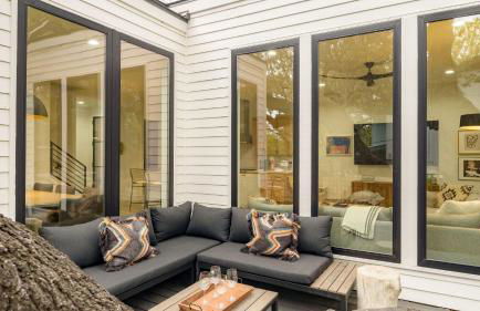 6BDR Luxe Pool Retreat • City Views Ping Pong Foosball Guest House Henley - Foto 3