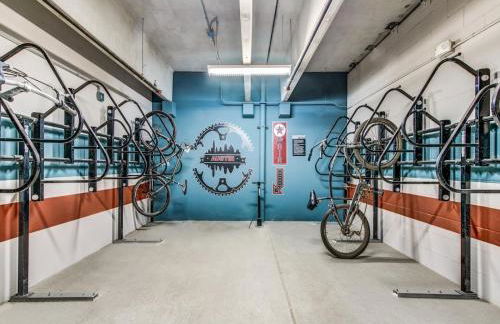 Cozy 1BR King Suite Close to Downtown w Fast Wifi - Photo 54