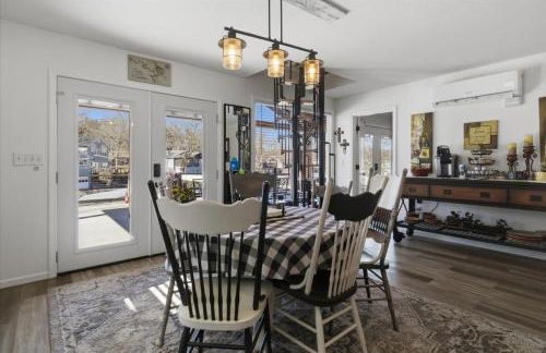 Lakefront w/ Private Dock, 2 Slips, Swim Mat, Firepit, & Covered Patio 44mm - Foto 11