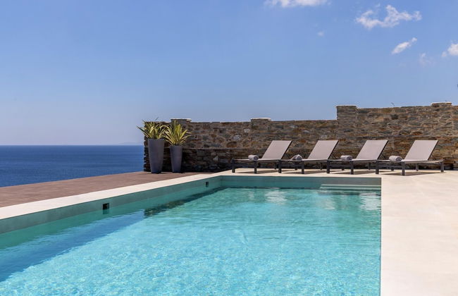 Aegean Whispers Sea Front Villa in Tinos - Foto 2