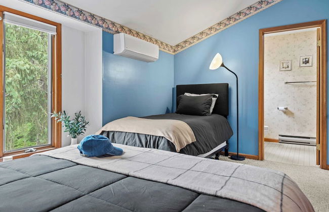 Harmony Ridge by Avantstay Fireplace, Large Deck & Forest Views - Foto 28