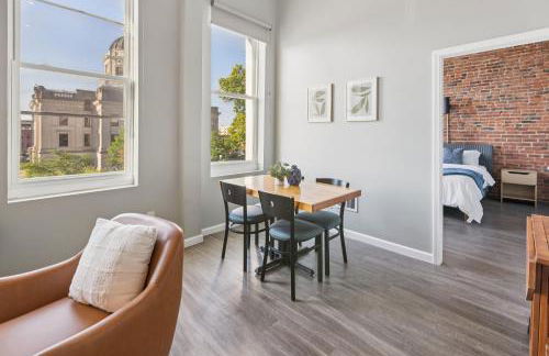 Rustic-Industrial Loft with Courthouse Views apts - Photo 6