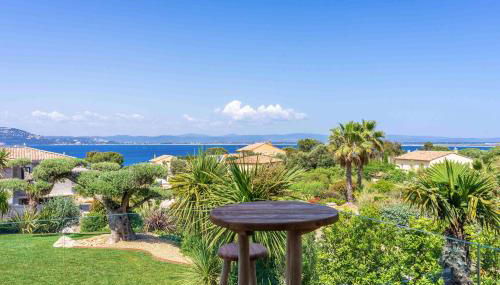 Villa Palma Giens - Vue Mer Panoramique -Piscine Chauffée Mai à Septembre- 4 chambres -Garage - Foto 3, Garden view