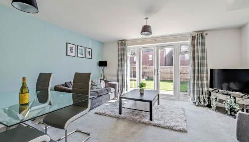 Beautiful and comfortable home away from home with free parking, fast wifi and white crisp hotel standard linen hosted by Our Home Short Stays - Foto 3