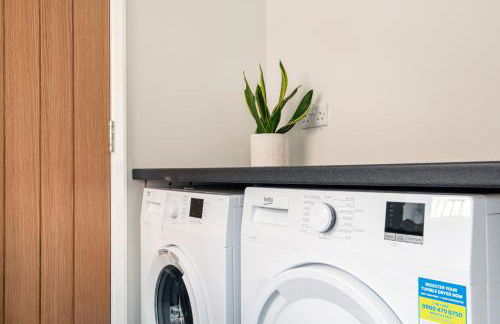 Lovely 2 Bedroom House - Free Parking - Accommodation near QMC Hospital & University of Nottingham - Suitable for Short Stays & Long Stays - Photo 30