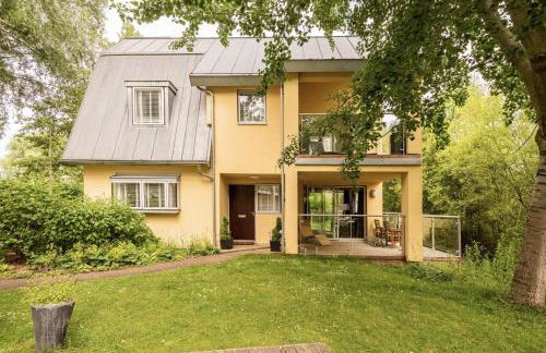 Modern contemporary home in beautiful setting - Foto 22