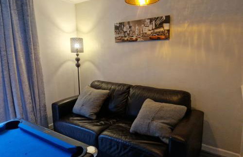 Alverstoke Manor - family home with pool table - Photo 21