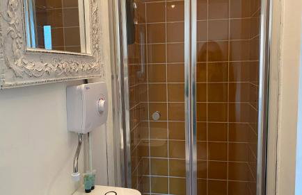 6 Bedroom Bungalow Ascot Racecourse LegoLand Windsor Castle 75" TV - Foto 41