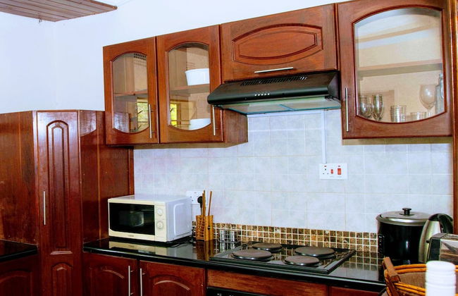 Lush Gardens Apartment 1 - Photo 10