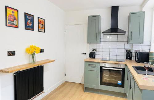 Comfy 4 Bed Home - Port Talbot - Perfect for Contractors & Families - Foto 5