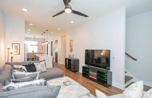 Luxury Townhome Skyline Views Mins To DT - Foto 44