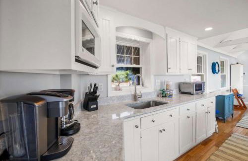 Stunning Waterfront Home w Private Dock - Foto 9